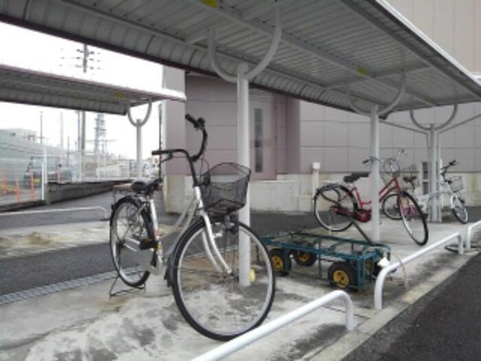 物件外観写真5　(駐輪場)