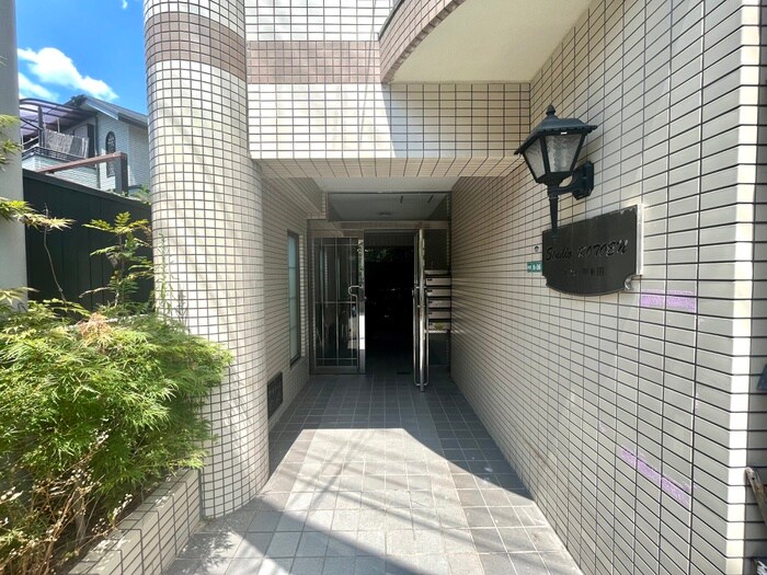 物件外観写真3　(エントランス部分)