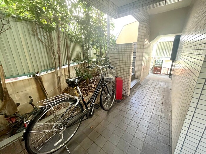 物件外観写真4　(駐輪場)