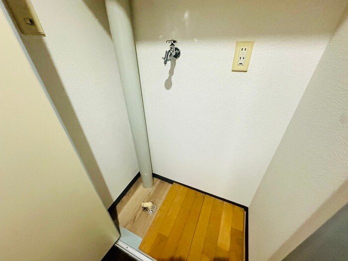 物件内観写真13　(洗濯機置場)