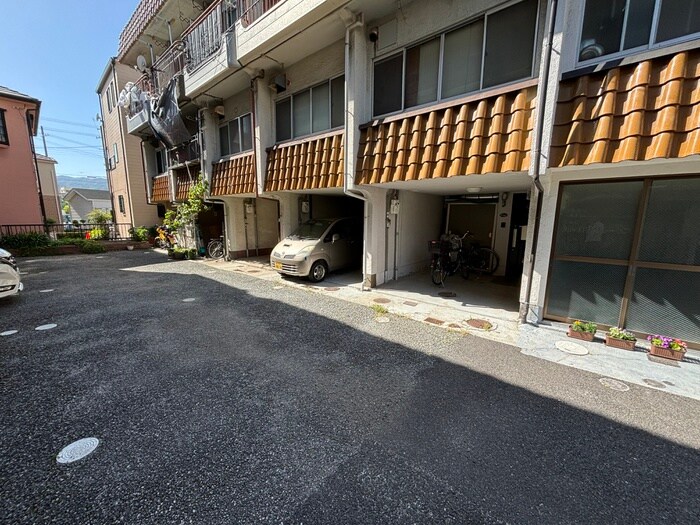 物件外観写真4　(駐車場)