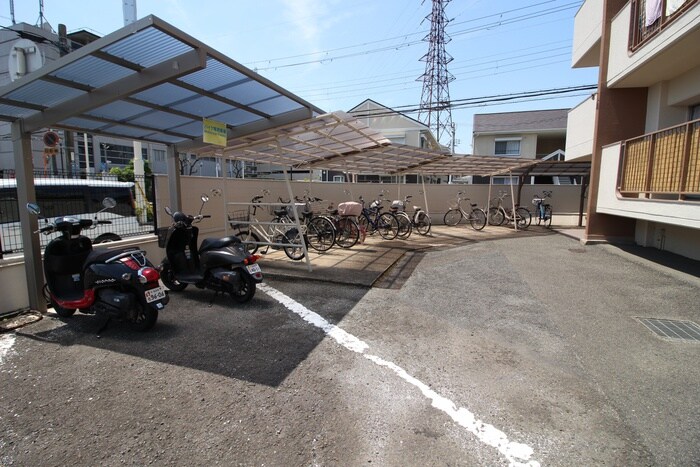 物件外観写真4　(駐輪場)