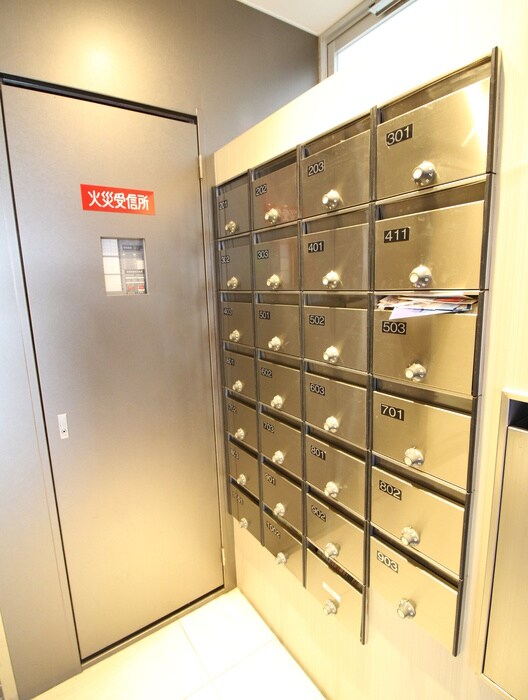 物件外観写真4　(エントランス部分)