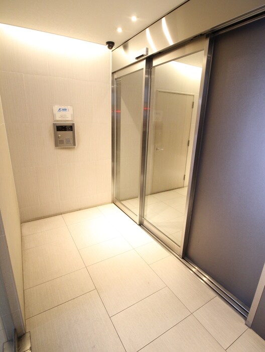 物件外観写真5　(エントランス部分)