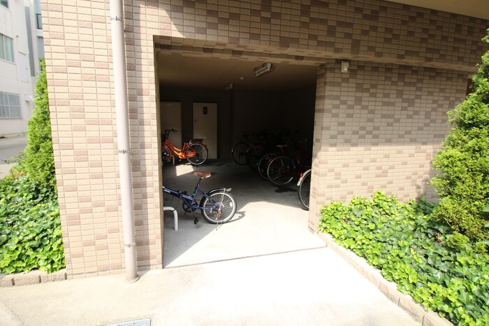 物件外観写真5　(駐輪場)