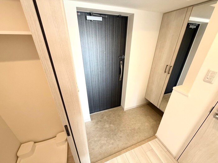 物件内観写真7　(玄関)