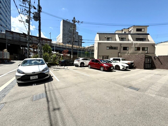 物件外観写真6　(駐車場)