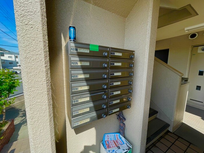 物件外観写真4　(エントランス部分)