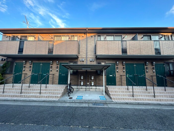 物件外観写真2　(エントランス部分)