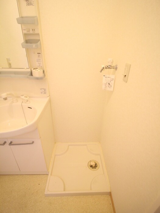 物件内観写真12　(洗濯機置場)