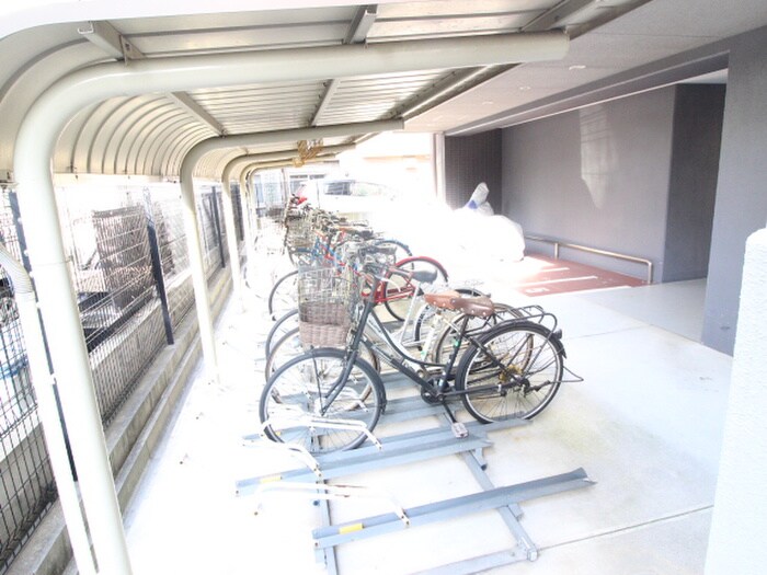 物件外観写真2　(駐輪場)