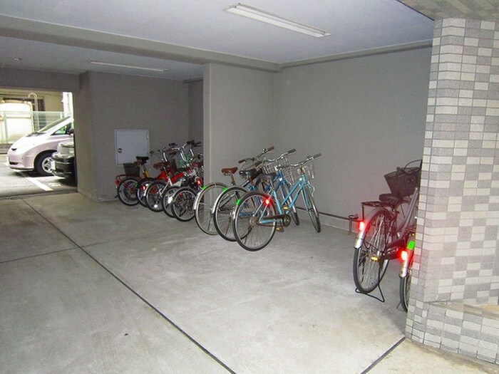 物件外観写真3　(駐輪場)