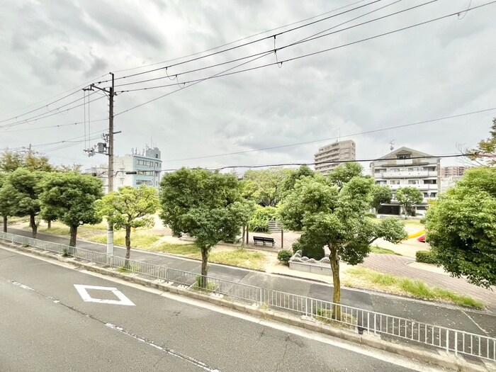 物件内観写真20　(室内からの展望)