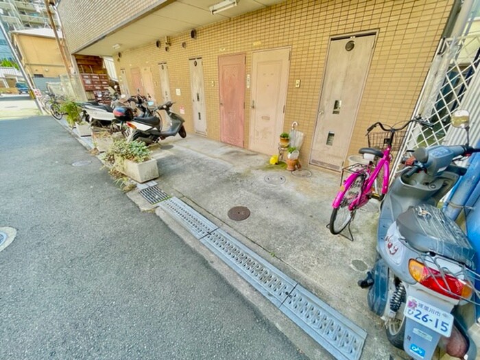 物件外観写真5　(駐輪場)