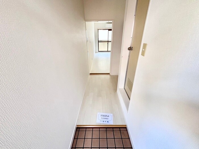 物件内観写真18　(玄関)