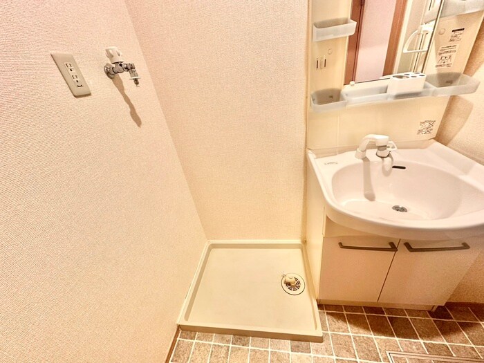 物件内観写真16　(洗濯機置場)