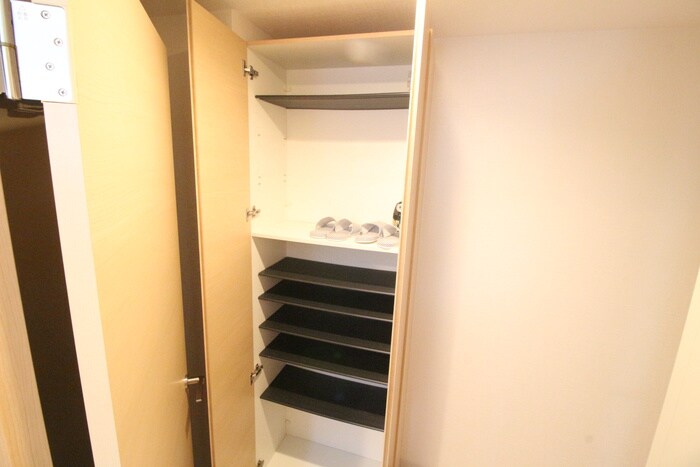 物件内観写真8　(靴箱)