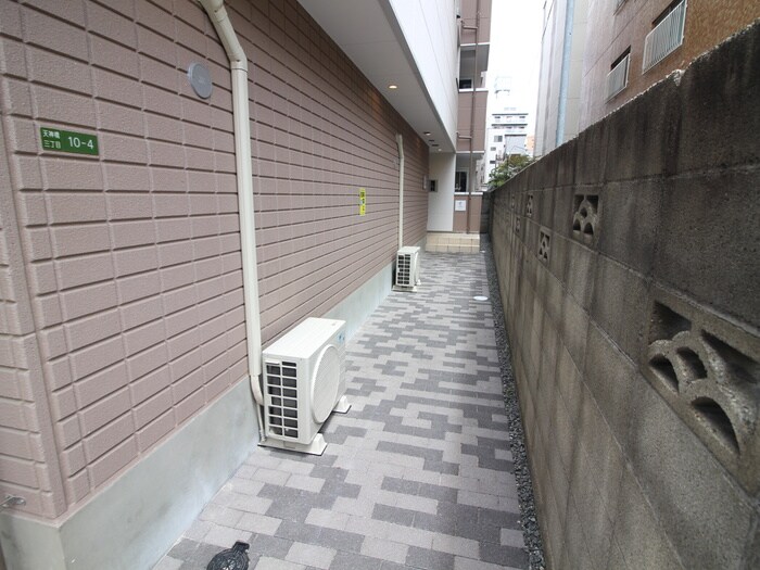 物件外観写真5　(エントランス部分)