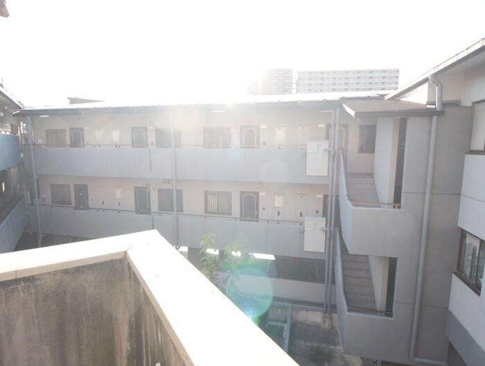 物件内観写真17　(室内からの展望)