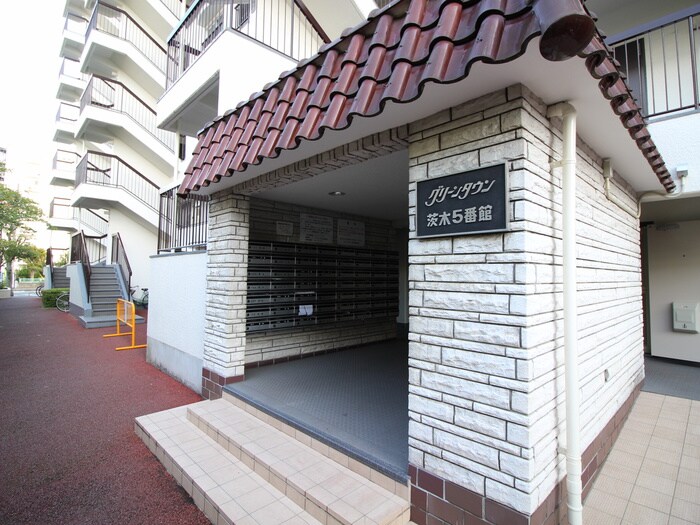 物件外観写真3　(エントランス部分)