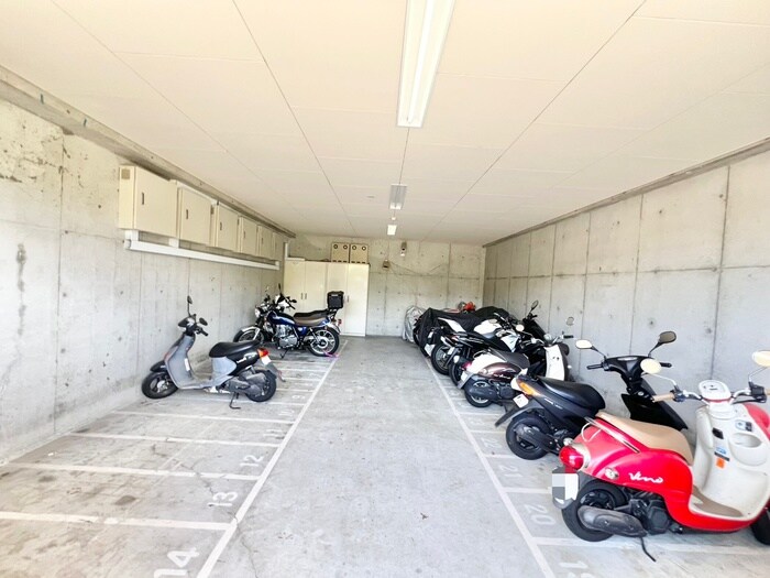 物件外観写真4　(駐車場)