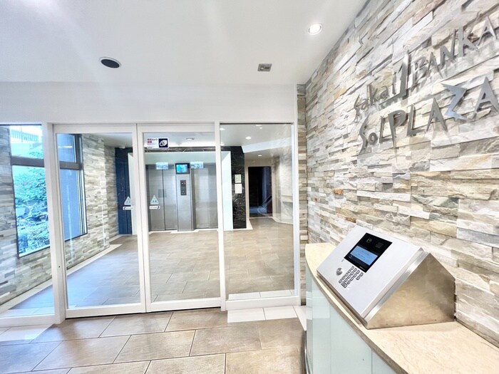 物件外観写真6　(エントランス部分)