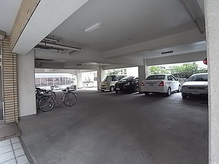 物件外観写真4　(駐車場)