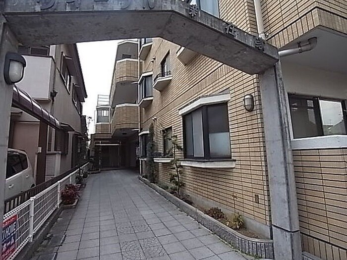 物件外観写真6　(エントランス部分)