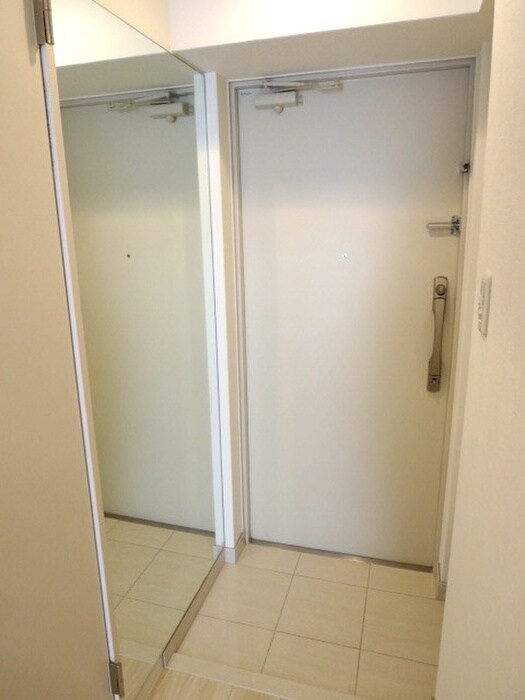 物件内観写真12　(玄関)