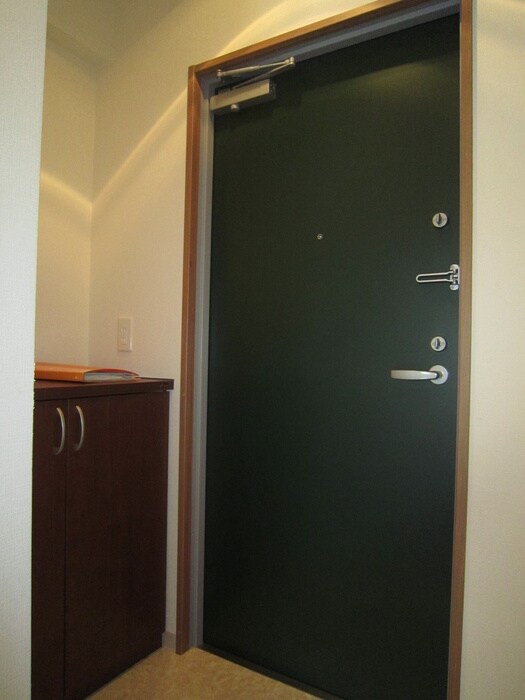 物件内観写真16　(玄関)