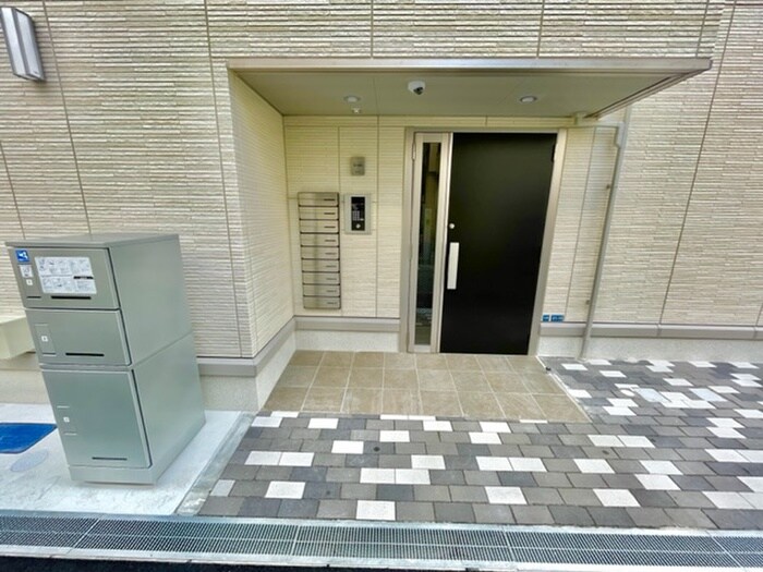 物件外観写真3　(エントランス部分)