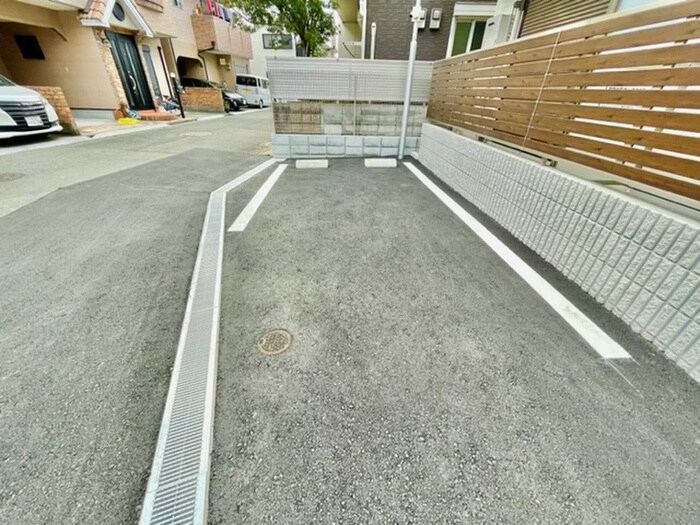 物件外観写真6　(駐車場)