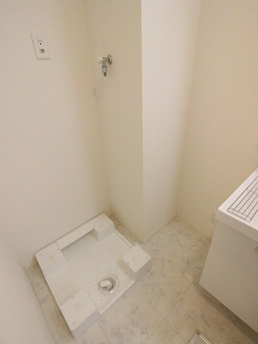 物件内観写真11　(洗濯機置場)