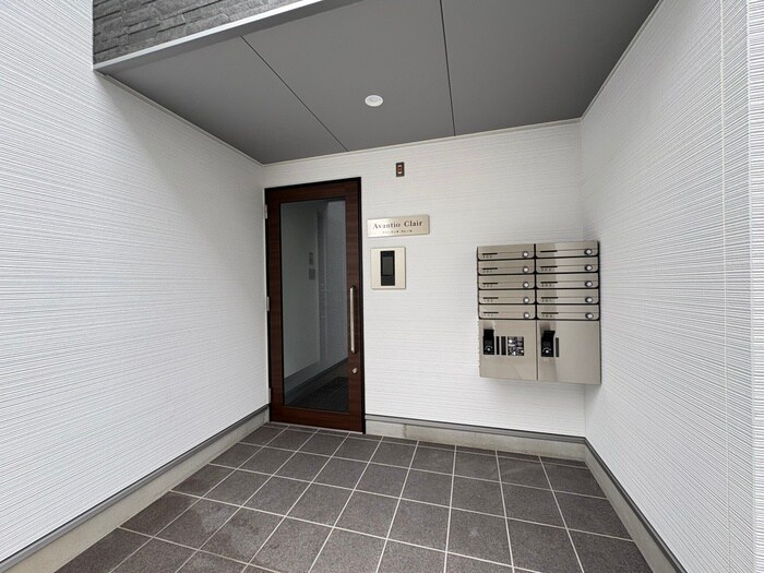 物件外観写真2　(エントランス部分)