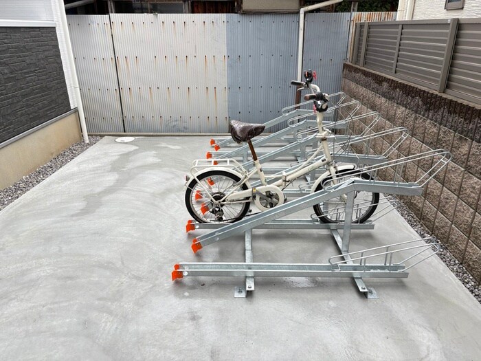 物件外観写真3　(駐輪場)