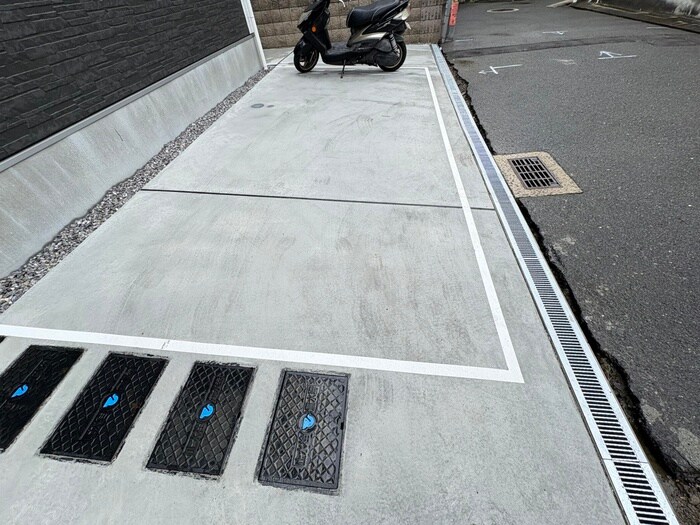 物件外観写真4　(駐車場)