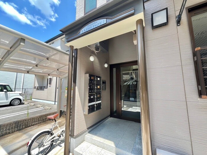 物件外観写真3　(エントランス部分)