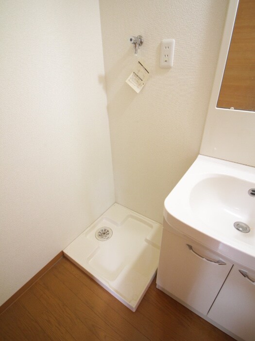 物件内観写真18　(洗濯機置場)