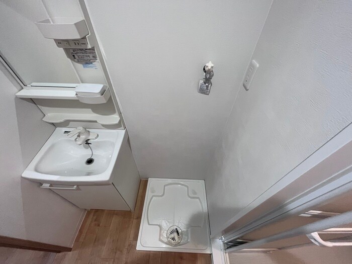 物件内観写真9　(洗濯機置場)