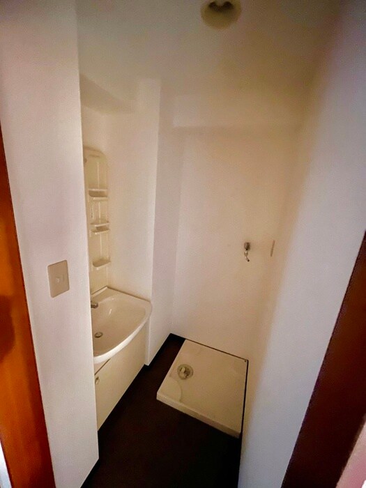 物件内観写真13　(洗濯機置場)