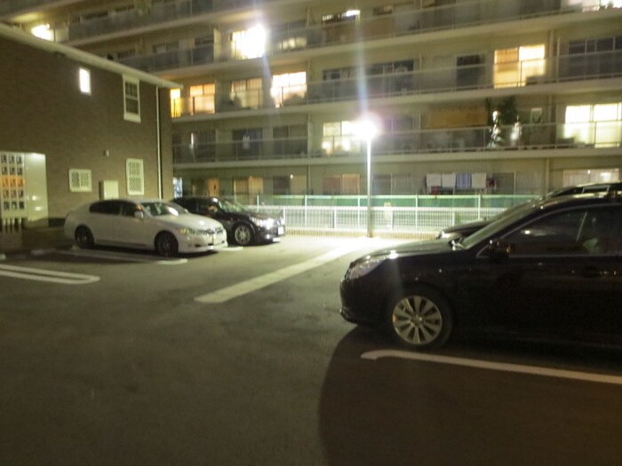物件外観写真3　(駐車場)