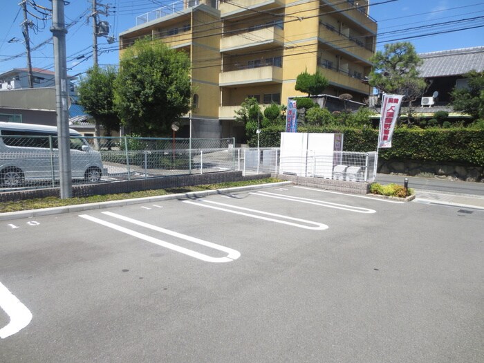 物件外観写真6　(駐車場)