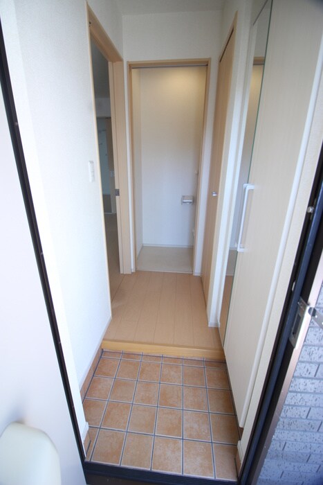 物件内観写真12　(玄関)