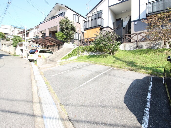 物件外観写真3　(駐車場)