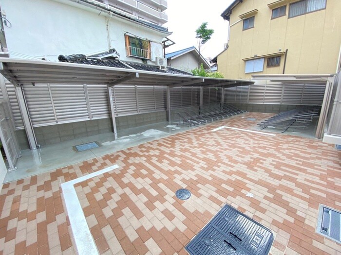 物件外観写真4　(駐輪場)