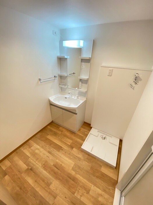 物件内観写真11　(洗濯機置場)