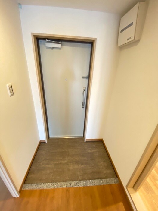 物件内観写真18　(玄関)