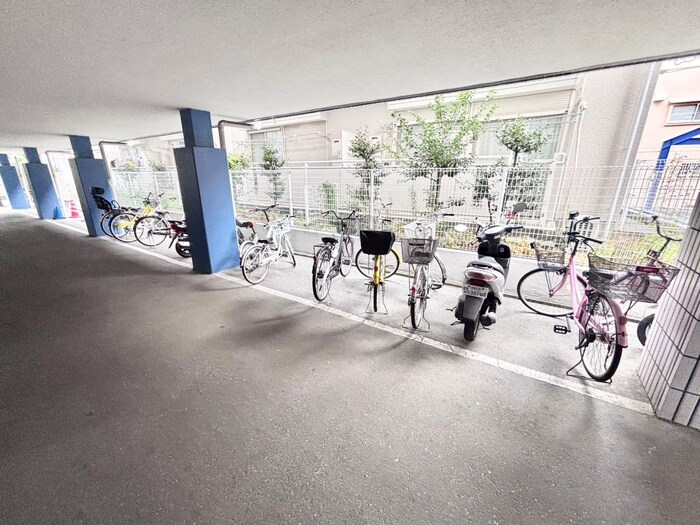 物件外観写真3　(駐輪場)