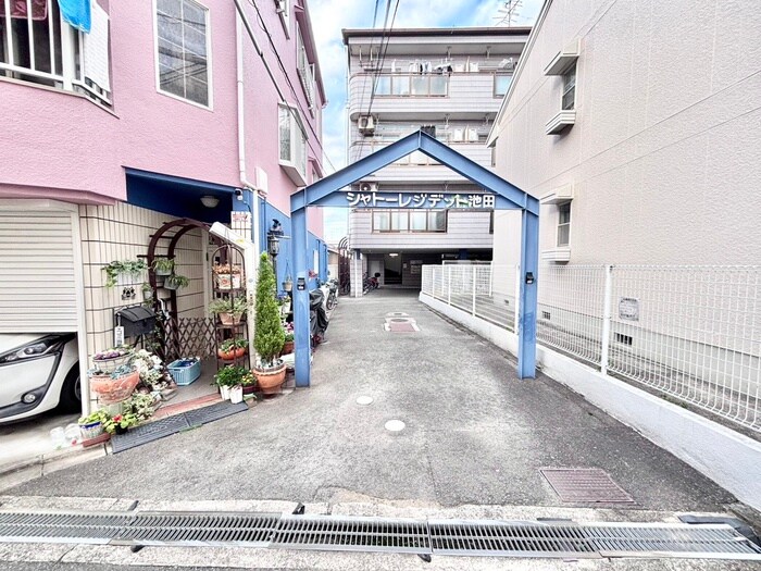 物件外観写真5　(エントランス部分)