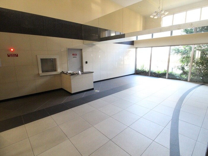 物件外観写真4　(エントランス部分)